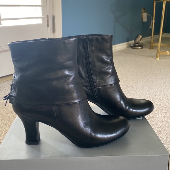 Naturalizer Ankle Boots - Picture 3 of 8